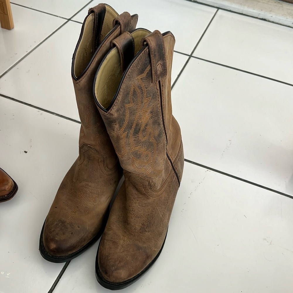 Girls rustic Cody, James Brown, cowgirl boots size 4